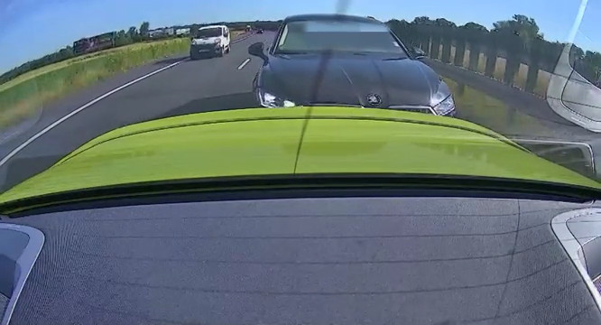 Bandyta drogowy oświadcza że sytuacja nie jest jednoznaczna😂
"Odnosząc się do opublikowanego filmu pragnę podkreślić, że sytuacja  przedstawiona w materiale nie jest jednoznaczna, stanowi wyłącznie krótki wycinek, który nie obrazuje całej sytuacji drogowej, jaka miała  miejsce."