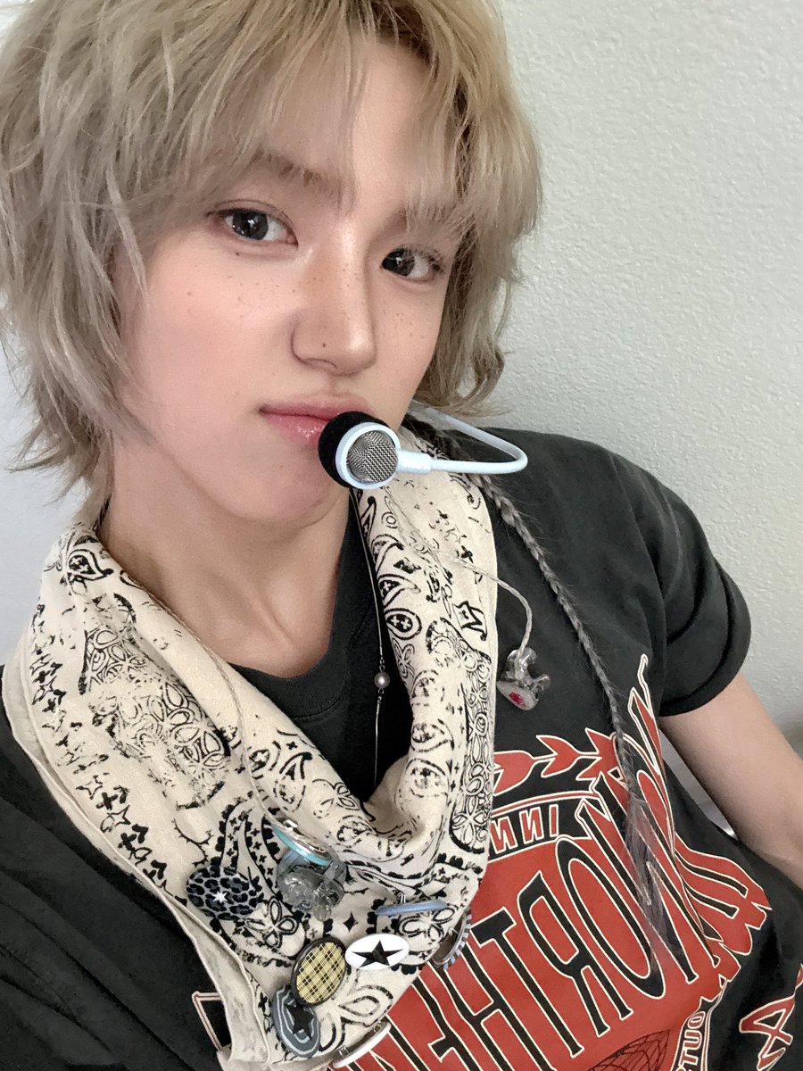 CRAVITY_twt's tweet photo. 깨덩어게인☀️💋 
#성민 https://t.co/TIgs1kjTjj