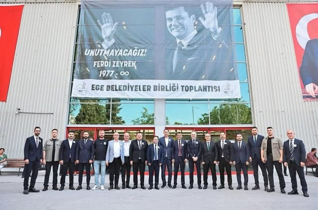 Ege Belediyeler Birliği Başkanlığı’na seçilen Denizli BB Başkanımız Bülent Nuri Çavuşoğlu’nu kutluyor, başarılar diliyorum.
Merhum başkan Ferdi Zeyrek’i rahmetle anıyor, bıraktığı emanetin aynı sorumlulukla sürdürüleceğine inanıyorum.
Ruhu şad olsun. 🌹