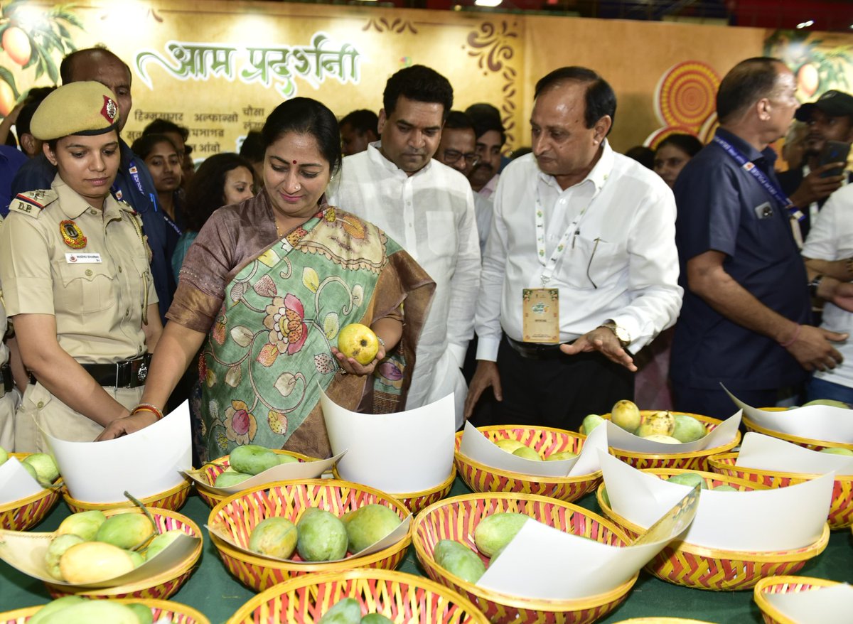 दिल्ली सरकार के पर्यटन मंत्रालय द्वारा आयोजित 34वें आम महोत्सव का उद्घाटन सत्र आयोजित किया गया
मुख्यमंत्री श्रीमती <a href="/gupta_rekha/">Rekha Gupta</a> जी ने इस अवसर पर उपस्थित होकर कार्यक्रम की शोभा बढ़ाई