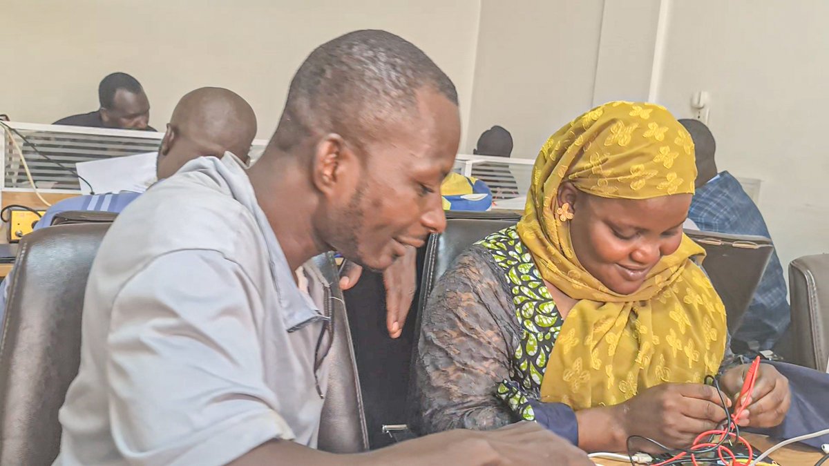 ODC_Mali's tweet photo. 🔧 25 jeunes en formation Réparation &amp; Maintenance avec Danew Talla Electronics &amp; ODC Mali !
💡 2 mois pour se former, viser l’emploi ou lancer leur business.
Demain, ils seront prêts à vous servir ! 💼⚡
#OrangeDigitalCenter #Skills4Future #TechForImpact #Jeunesse https://t.co/hUqtyqUL9G