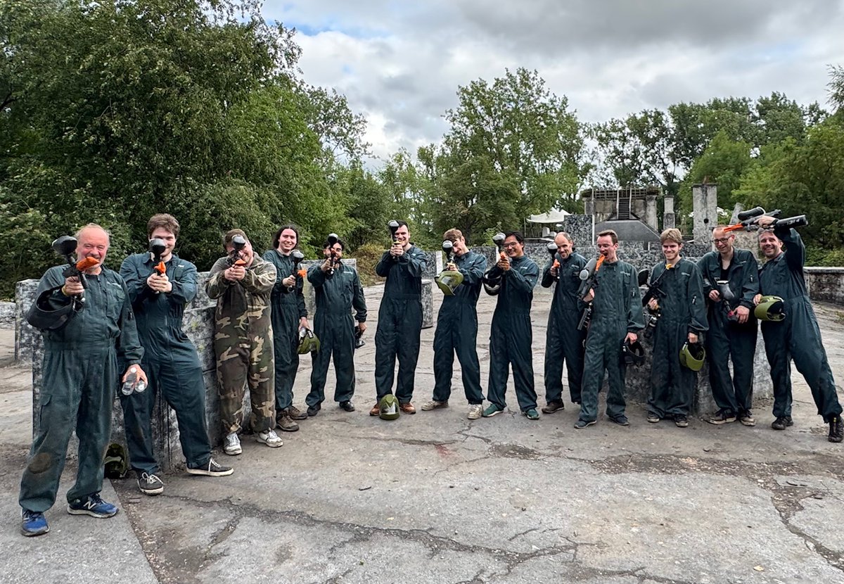 Ons team in actie! 💥

Gisteren hebben we elkaar onder vuur genomen tijdens een fanatieke paintballwedstrijd!! Het was niet alleen een middag vol actie en blauwe plekken 😉, maar vooral een geweldig moment om samen te zijn als team!
#Teamwork