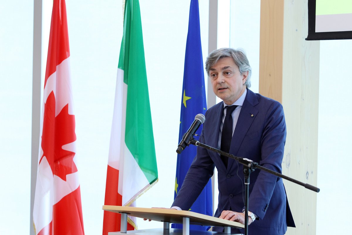 ItalyinCanada's tweet image. Boosting 🇮🇹🇨🇦strategic cooperation on health🔬and food🧀

Yesterday, at @uOttawaHealthSc we gathered🇨🇦and🇮🇹experts for a unique event on Positive Nutrition, a holistic approach promoting a balanced and varied diet supported by an active lifestyle. 

Merci à tous les participants!
