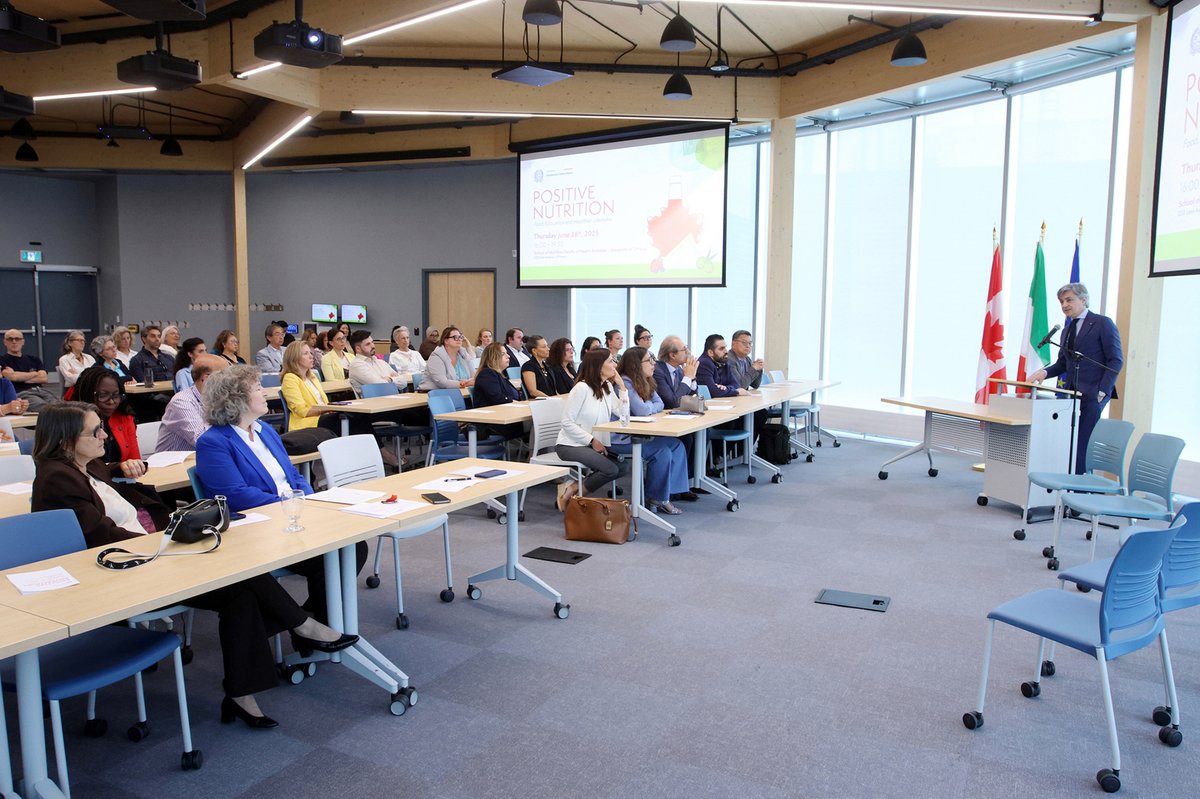 ItalyinCanada's tweet image. Boosting 🇮🇹🇨🇦strategic cooperation on health🔬and food🧀

Yesterday, at @uOttawaHealthSc we gathered🇨🇦and🇮🇹experts for a unique event on Positive Nutrition, a holistic approach promoting a balanced and varied diet supported by an active lifestyle. 

Merci à tous les participants!