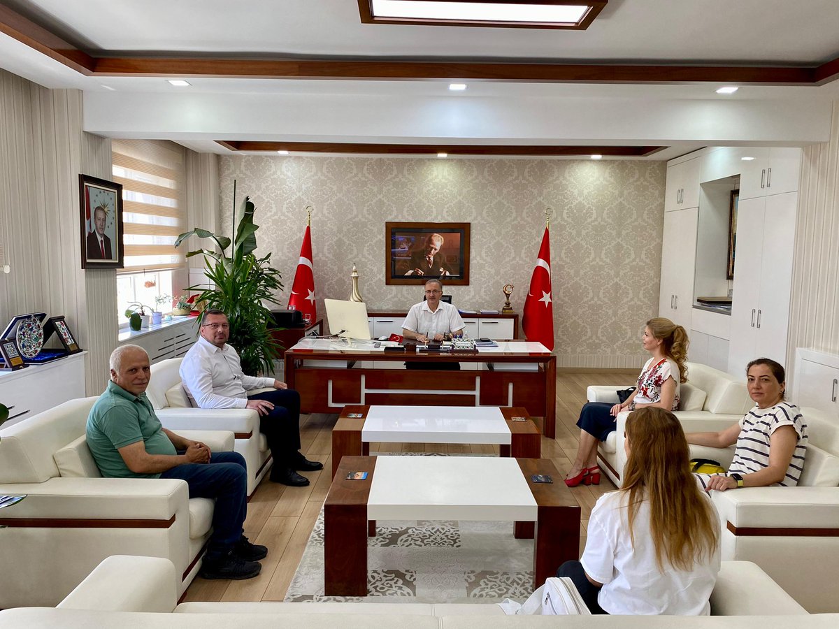 Ataşehir Halk Eğitim Merkezi Müdürü Saffet YILMAZ ve beraberindekiler Kaymakamımız <a href="/BekirDinkirci/">Bekir DINKIRCI</a>’ya ziyarette bulundular.
Merkez bünyesindeki kurslar ve yürütülen çalışmalar hakkında bilgi alan Kaymakamımız, ziyaretlerinden dolayı kendilerine teşekkür ettiler.