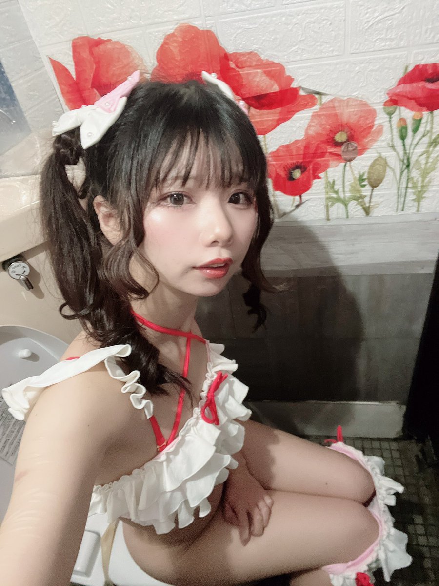 harusame_411's tweet photo. 明日はROMイベからのバーイベよろしくね〜
これはラママのトイレ自撮り https://t.co/bEOIN6pz3X