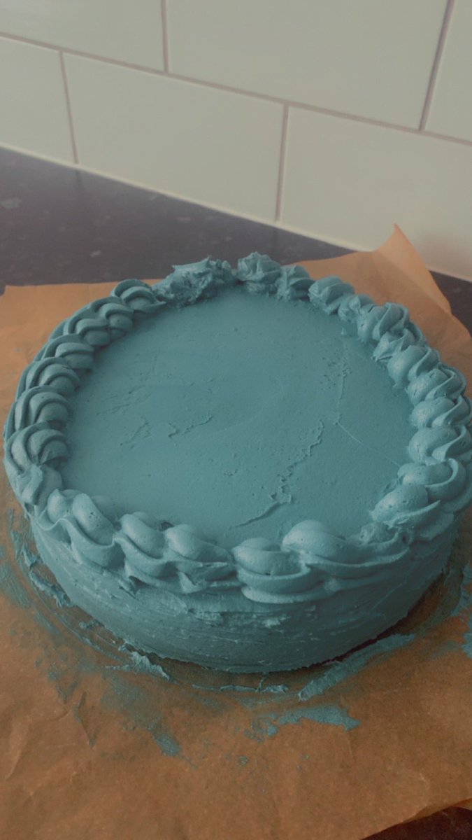 ZxllxBoo's tweet image. Day 3 of the baking challenge! 
I present to you a blue colourful cake! With orange colour coconut butter cream and chunks of blueberry inside! 
#bakingchallenge #bluecake #practice #baker #cakes 
Inspo: @FeraltheBlu