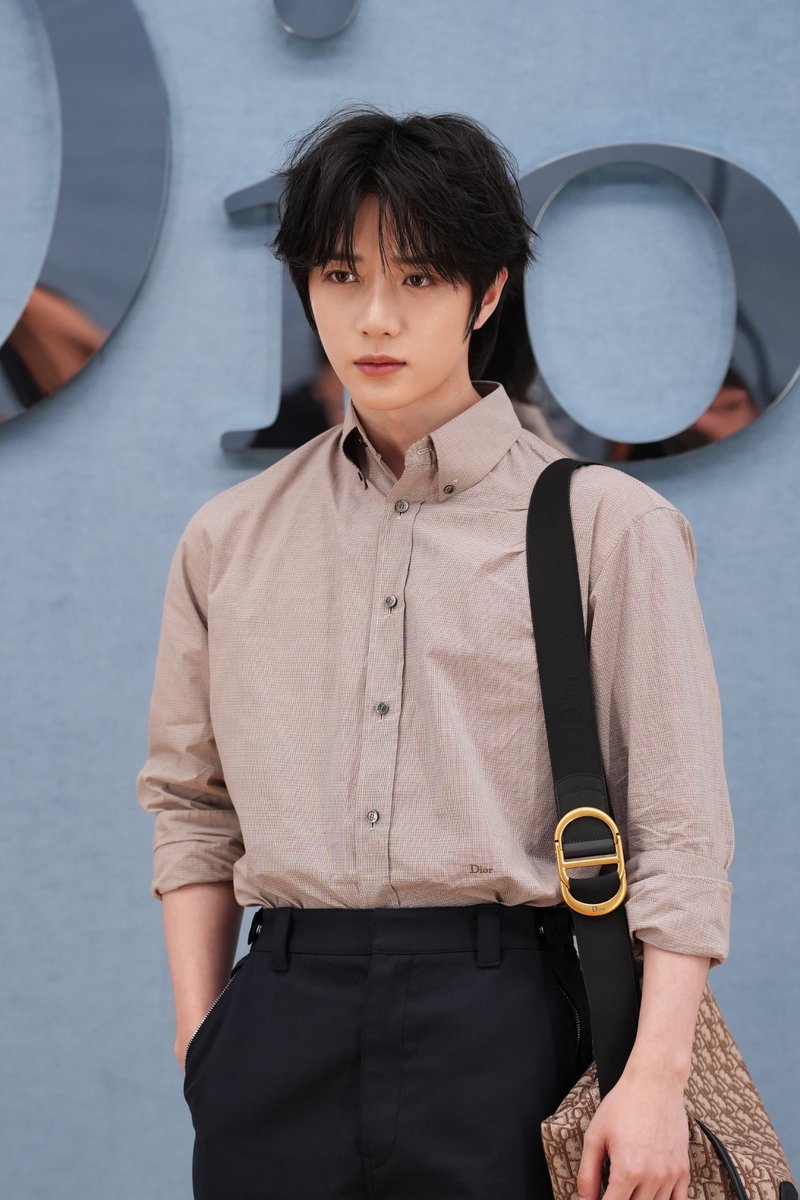 ellejapan's tweet photo. 【2026春夏パリ・メンズフロントロウ速報】「ディオール」に来場した #TOMORROW_X_TOGETHER のソロカットも到着！

▼フロントロウスナップはこちら
https://t.co/tfNmmdoqMS

#DiorSummer26 #TXTxDiorSummer26 #TXT #YEONJUN #SOOBIN #BEOMGYU #TAEHYUN https://t.co/K54IqvCXNd