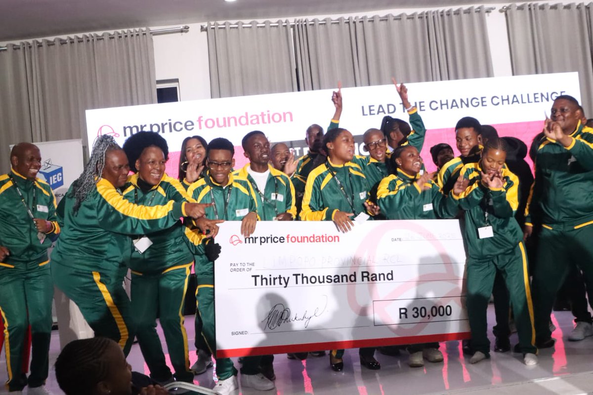 MorolongZA's tweet photo. .winners of the @MRP_Foundation Lead The Change Challenge were crowned at the 2025 Learner-Leadership Summit 🎉

🏆 Limpopo – Green Education (R30k)
🥈 KZN – Ubuntu Abubulali (R15k)
🥉 Mpumalanga – Lend-a-Hand (R10k)

S/O to @The_NECT, @AYMOnSocials &amp; @DBE_SA for collaboration 👏🏾 https://t.co/Ce4d4J1HG9