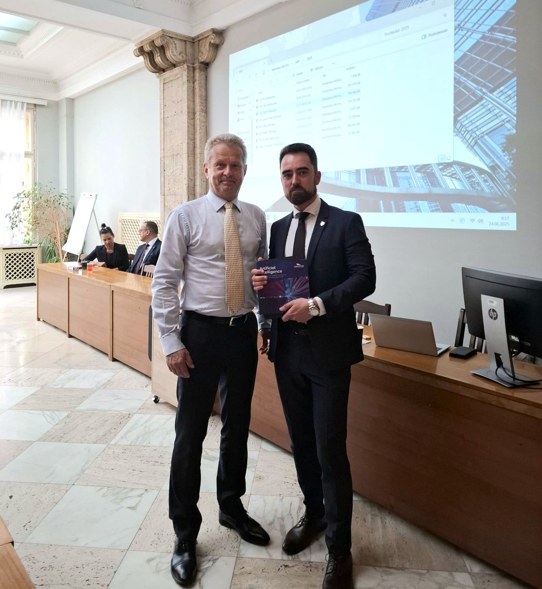 Radomil Doležal (@dolezalradomil) on Twitter photo Chceme-li posílit konkurenceschopnost Česka, AI je jeden z klíčových nástrojů. Máme výhodnou polohu i silné startupy, podpora jejich růstu ve světě je zásadní. O tom mluvil <a href="/JanKavalirek/">Jan Kavalírek</a> na naší poradě CzechTrade. Děkujeme za inspirativní prezentaci o možnostech spolupráce. 🤝 Chceme-li posílit konkurenceschopnost Česka, AI je jeden z klíčových nástrojů. Máme výhodnou polohu i silné startupy, podpora jejich růstu ve světě je zásadní. O tom mluvil <a href="/JanKavalirek/">Jan Kavalírek</a> na naší poradě CzechTrade. Děkujeme za inspirativní prezentaci o možnostech spolupráce. 🤝