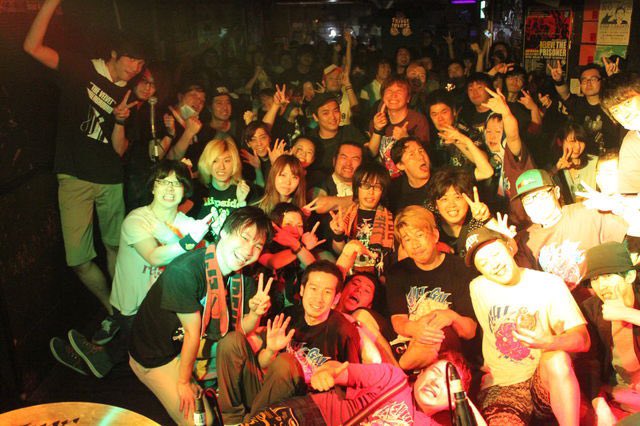 _LEVEL_E_'s tweet image. LEVEL Eは一応約15年の歴史があり、その時その時にメンバーが感じた「カッコいい」を形にしてるから音楽性が変わったり原点回帰したり…でもそれはバンドに限らず人間性や物事の捉え方にも通ずる話であって

そんな歴史の一端を感じられるようなLIVEを29日ミネさん追悼イベントで出来ればと思っちょり