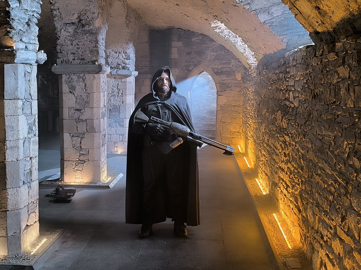 media_dare's tweet image. Just a quick on-set behind the scenes snap I took of @eugenedarcysays the other day while filming our @DuneAwakening live action trailer.