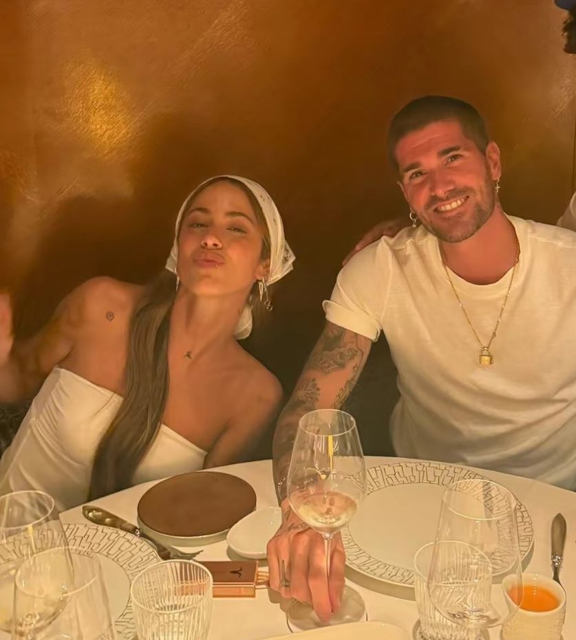 Tini e o ex-namorado Rodrigo de Paul foram vistos juntos em um restaurante ontem à noite.