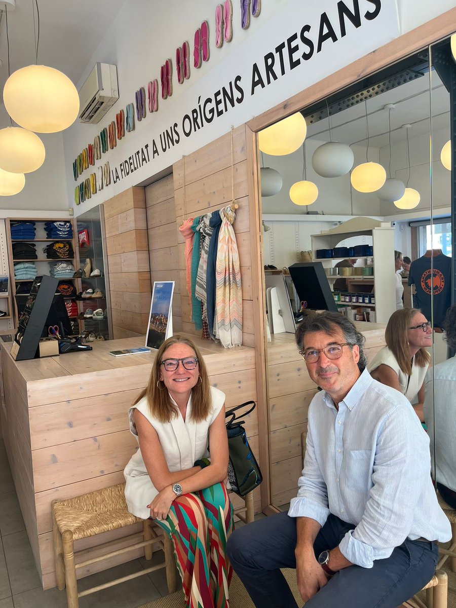 📌 Dia de l'Empresa 2025

La directora general de Comerç, Marta Angerri, ha visitat la botiga de bosses Rambla 29 i la sabateria Roig Urban Comfort.

#DiaEmpresa2025
