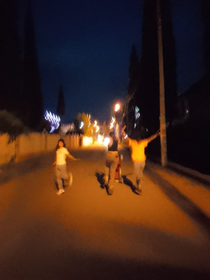 Some friends don’t text every day, don’t show up in every photo  but the moment you talk, it feels like no time passed. That’s real connection. No pressure, just pure vibe.