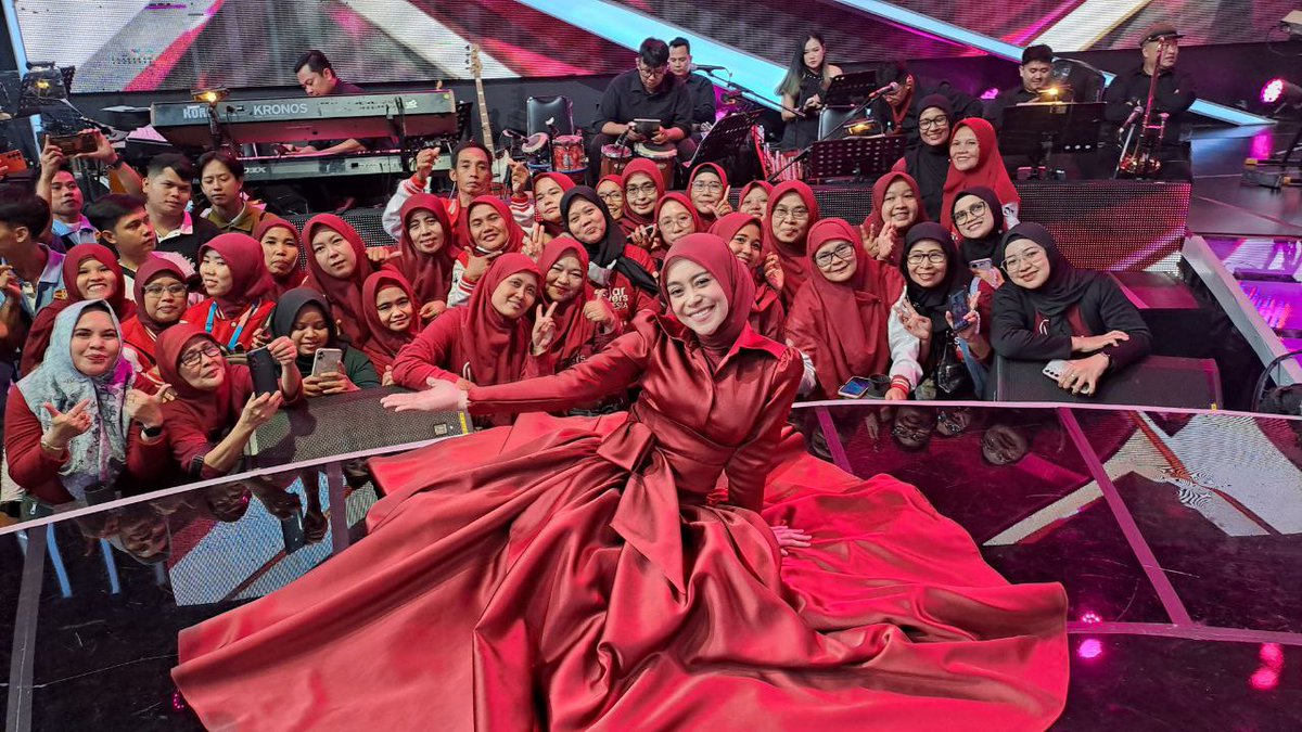 official.leslarloversindonesia tweet media