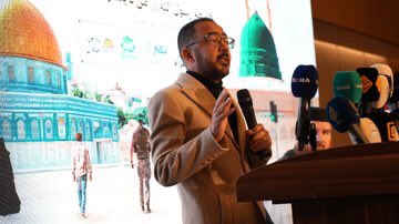 وفاة الشاعر الملهم والكاتب الحر وشاعر الثورة وضمير اليمن وصوتها الغيور
الأستاذ #فؤاد_الحميري نسأل الله عزوجل
أن يتغمده بواسع الرحمة والمغفرة وأن يسكنه فسيح جناته،

إن العين لتدمع وإن القلب ليحزن وإنا على فراقك يا فؤاد لمحزونون،
ولا نقول إلا ما يرضى ربنا إنالله وإنا إليه راجعون