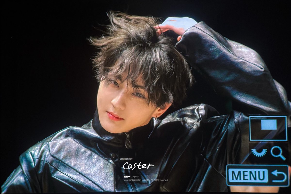 pocketzgallery's tweet image. RACER JUNGWON WTF?????