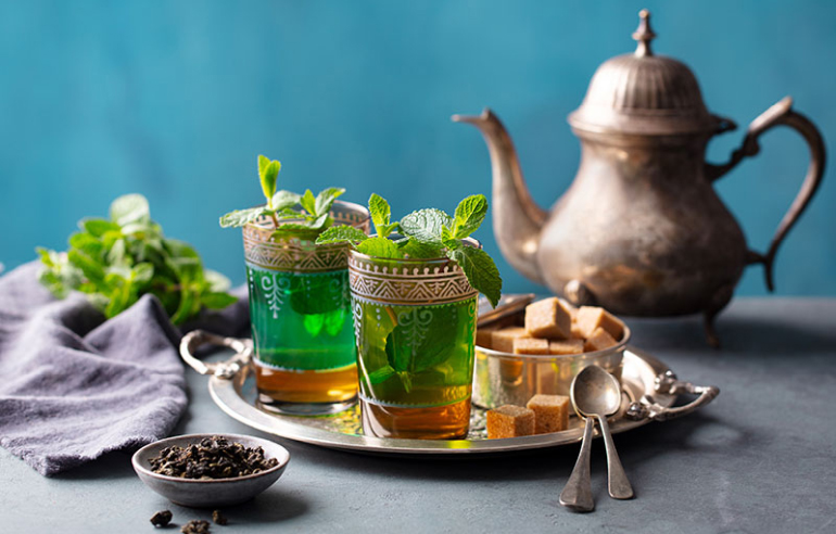 MoroccanSories's tweet photo. 🇲🇦🇨🇳🍵|Le Maroc, plus grand importateur du thé chinois dans le monde 

En 2024, le Maroc s'est hissé au rang de premier importateur de thé chinois, devenant ainsi le plus grand marché d’exportation pour ce produit emblématique.

La Chine a exporté vers le Maroc un total de 80 600 tonnes de thé, soit une hausse de 34,68 % par rapport à 2023.

Le thé vert représente 99,85 % du volume total de thé exporté vers le Maroc, témoignant d'une forte préférence des consommateurs marocains pour cette variété.