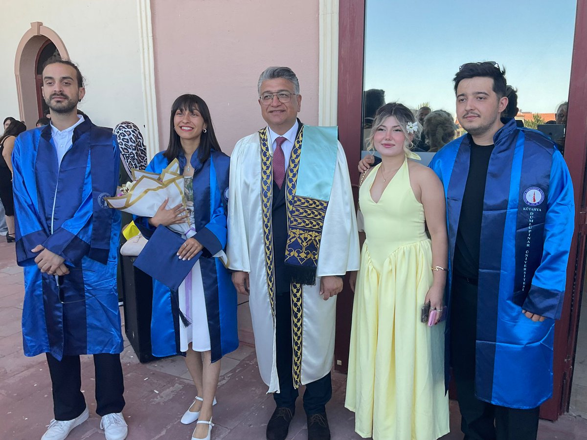 Üniversitemizde devam eden 2024-2025 Mezuniyet Etkinlikleri kapsamında Güzel Sanatlar Fakültemiz için tören düzenlendi.
#üniversitemdpü