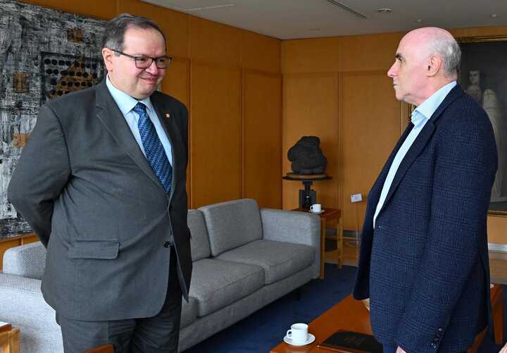 Estudiantes y académicos de la Facultad de Medicina de la #UNAM serán recibidos por Drew Weissman, el  ganador del Premio Nobel de Medicina 2023, en la Universidad de Pensilvania