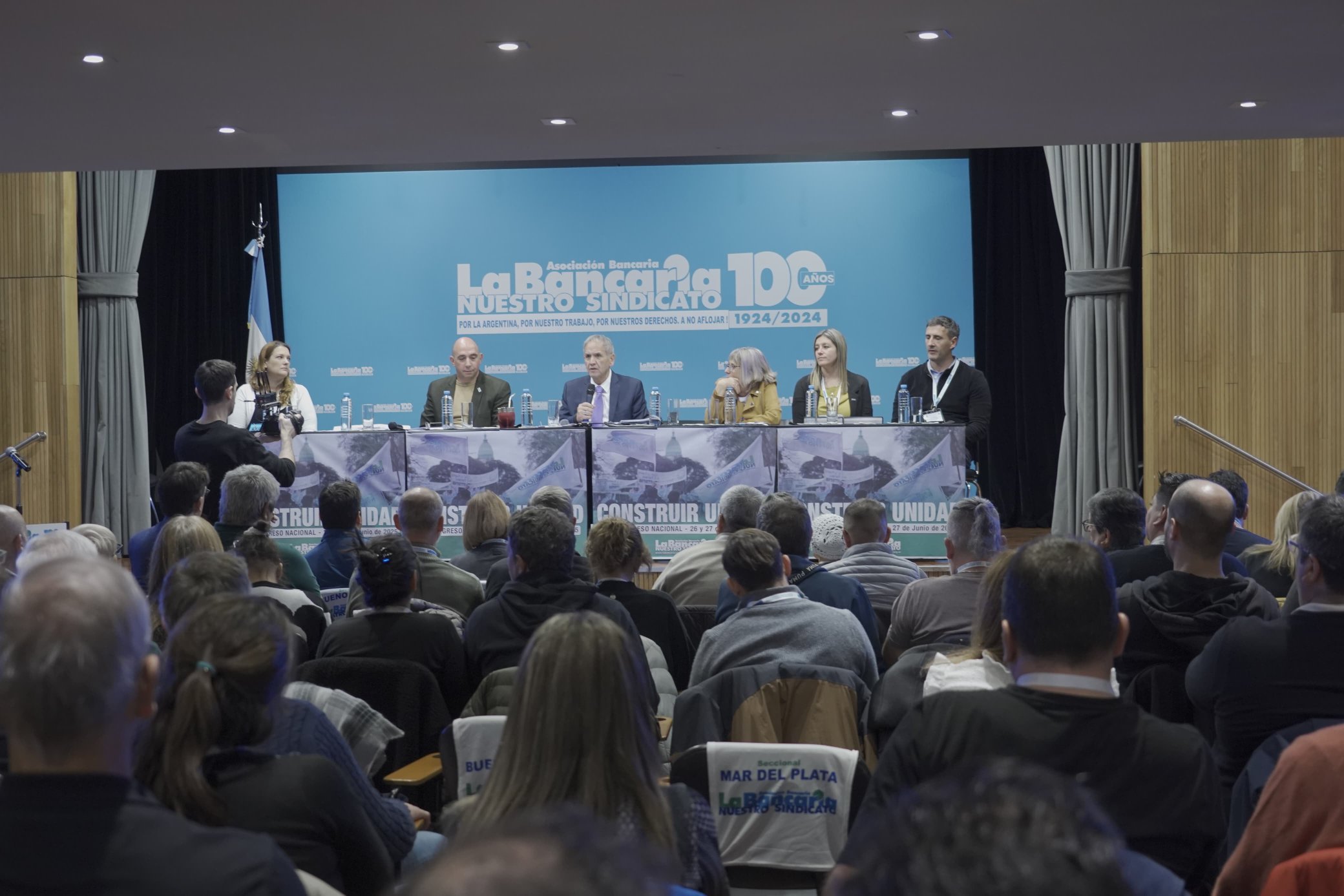"Más del 50% de las familias argentinas no llega a fin de mes y se endeuda para comer", el mensaje de CFK para más de mil delegados bancarios