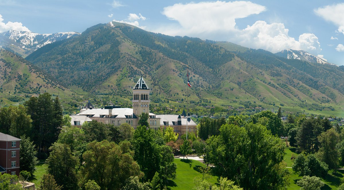 USUGymnastics's tweet image. ☀️ 𝒮𝓊𝓂𝓂𝑒𝓇 𝓁𝑜𝑜𝓀𝓈 𝑔𝑜𝑜𝒹 𝑜𝓃 𝓊𝓈.
From sunrise hikes to golden hour strolls, there’s no place like campus in the summertime. 🌿🌸