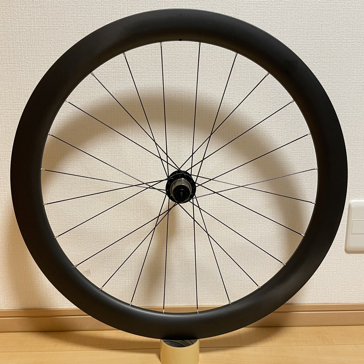 NTR_wheel's tweet photo. 今日も丹精込めてホイールをこしらえました。
10ペア御注文いただいている内の5・6ペア目です。

写真では分かりにくいですが、ニップルはシルバーとブラックで分けました。
見た目の印象も変わって面白いです。

#NTRwheel
#手組みホイール
#wheelbuild 
#ロードバイク 
#roadbike https://t.co/mJ8oyONDp9