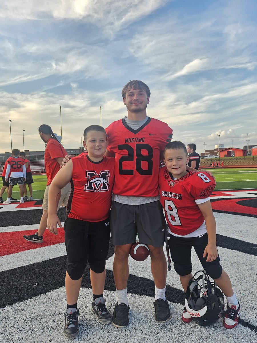 BachusKaden's tweet image. Had a great time this week helping out at our youth camp!
#community
#BroncoNation
#nextgeneration