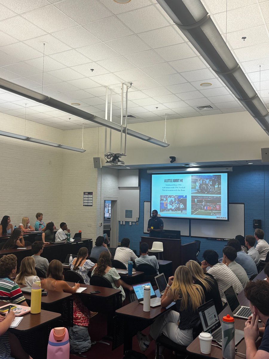 Started the final day of #CSJC2025 off with <a href="/TimDaye/">Tim Daye</a> from the <a href="/ChicagoBears/">Chicago Bears</a> speaking to students about creative content. Thank you for the advice and sharp ideas!