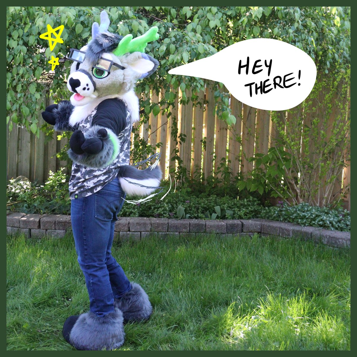 Hey there! Whistler's saying hi this #FursuitFriday! Though... he's not always the most self-aware... (fix your GLASSES!!)

#deerfurry #christianfurry