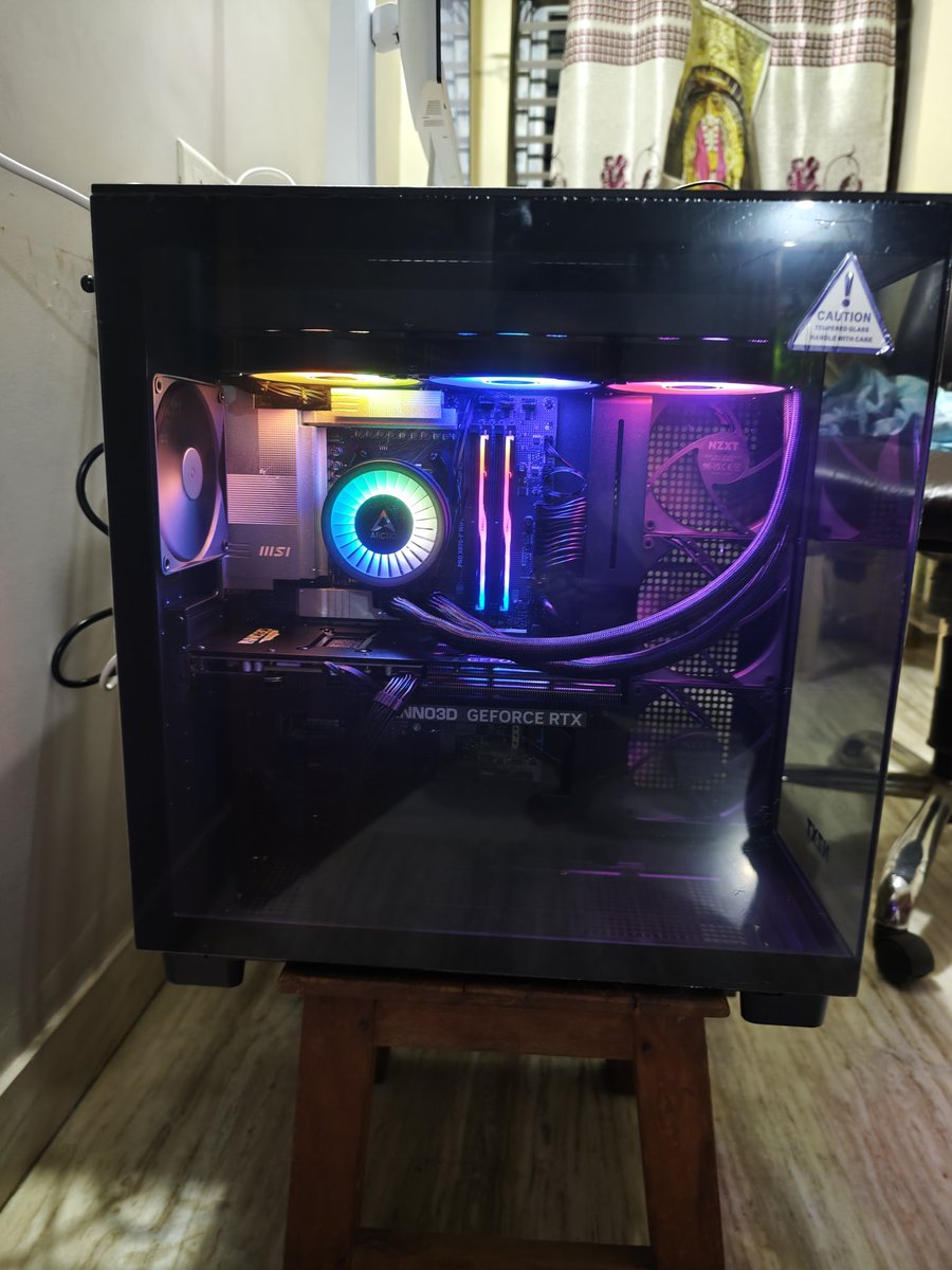 Ox4d5a's tweet image. Its here, my first pc build. 
9950x3d + 5070ti 😭😭🤩🤩🤩😘😘