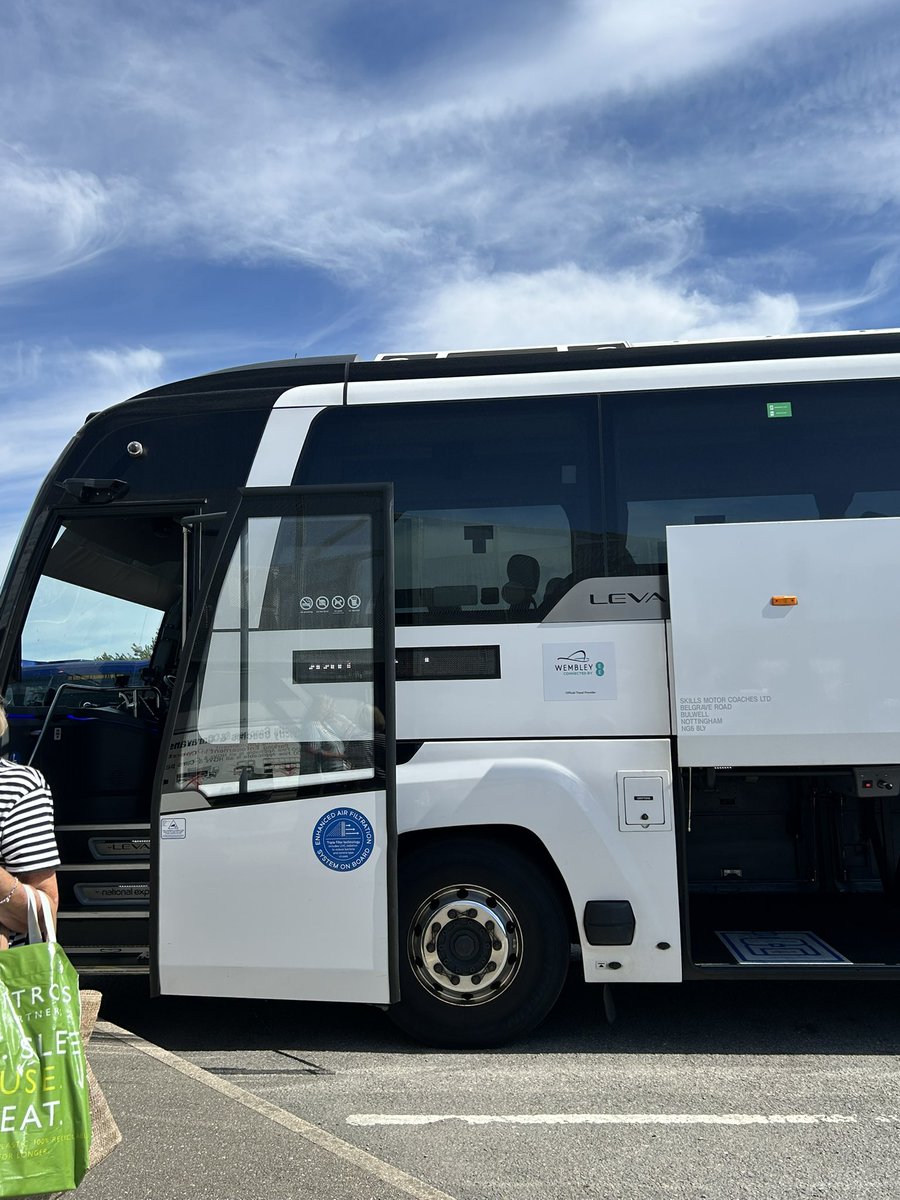 _haneli's tweet photo. @nationalexpress we have been stuck at services due to broken in air con on our coach. When are we getting our full refund? https://t.co/0uvufkonFb