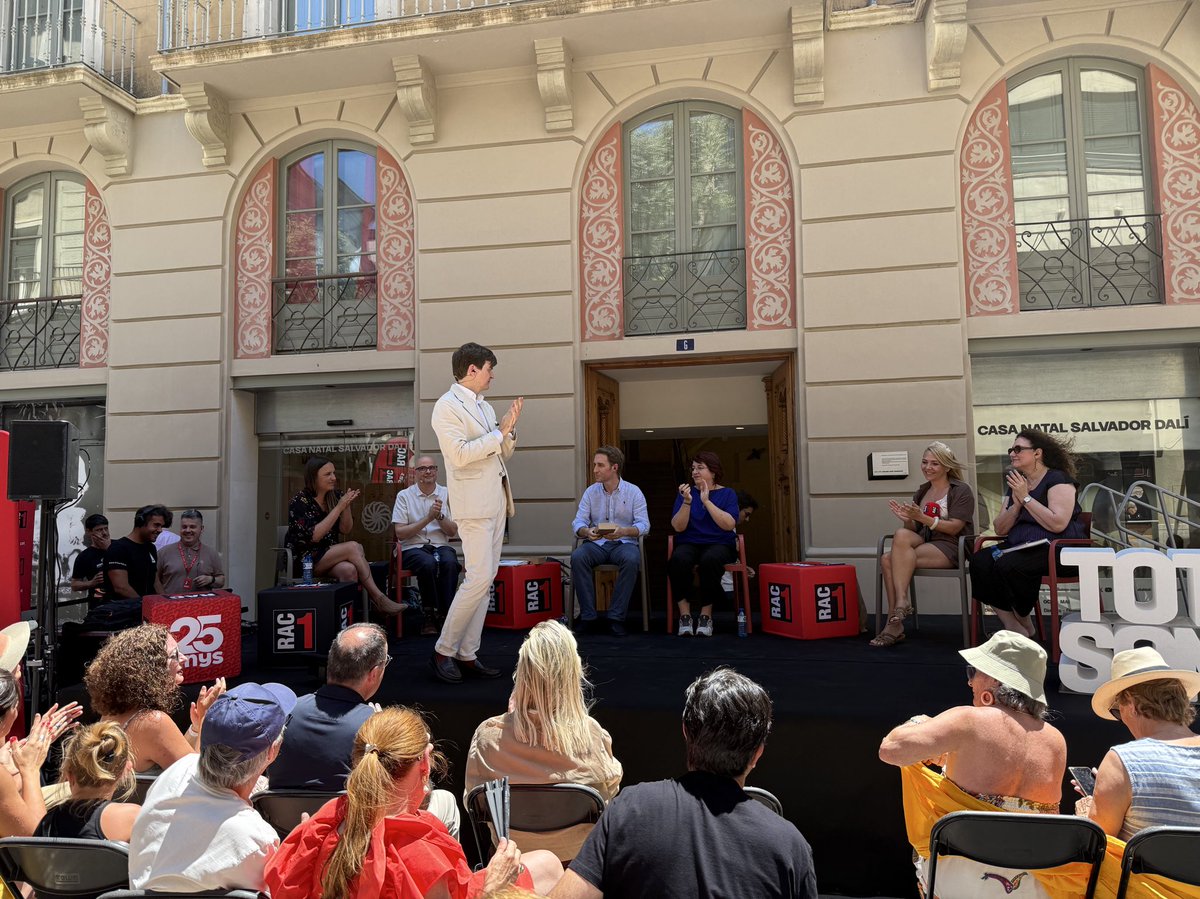 📻 Recupereu el programa “Vostè primer” de <a href="/rac1/">RAC1</a>, amb Marc Giró, que s’ha emès en directe avui al migdia des de la <a href="/casanataldali/">Casa Natal Salvador Dalí</a> de #Figueres

➡️ Amb temes com la Casa Natal Salvador Dalí i la 39a Mostra del Vi de l’Empordà!

📎 Enllaç: rac1.cat/a-la-carta/vos…