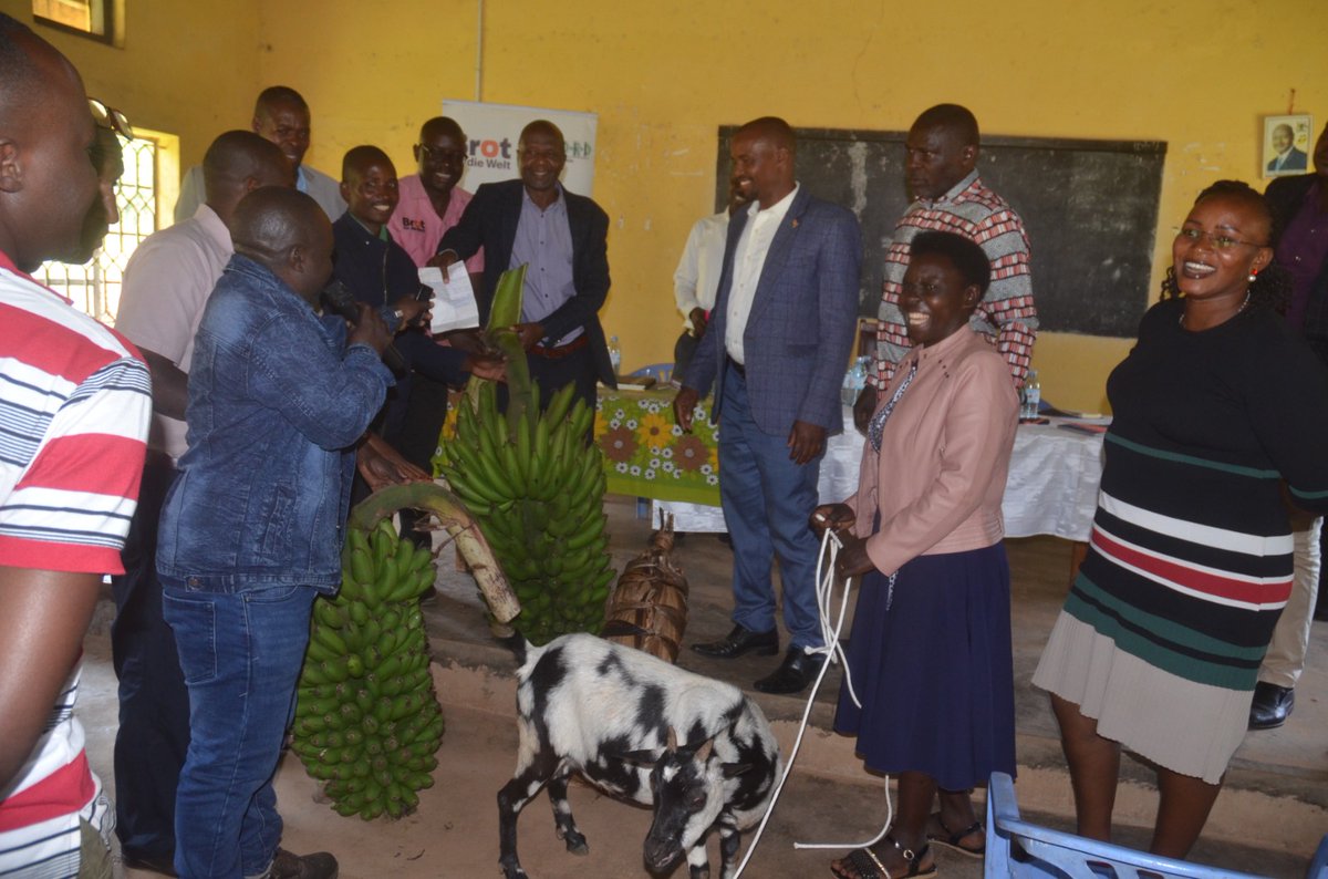 ACORD Uganda and District officials of Rwampara District commissioned the Conservation Seed Fund to 5 Environmental Conservation Cooperatives: Bujaga, Kibaare, Ihoho, Nyakatugunda, Nyakaikara, and Kongoro
#ClimateAction  #CommunityResilience  #Sustainability #ConservationInAction