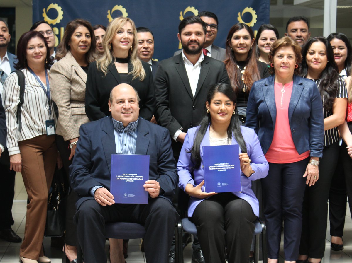 #TalentoHuamanoSV l La <a href="/asielsalvador/">ASI El Salvador</a> junto  <a href="/cancilleriasv/">Cancillería de El Salvador 🇸🇻</a> y GIZ fortalecen alianzas para impulsar la reintegración laboral de personas retornadas, a través del protocolo #PROLAB y programas formativos diseñados con empresas.

#ElSalvadorProduce #ASI #MigraciónProductiva