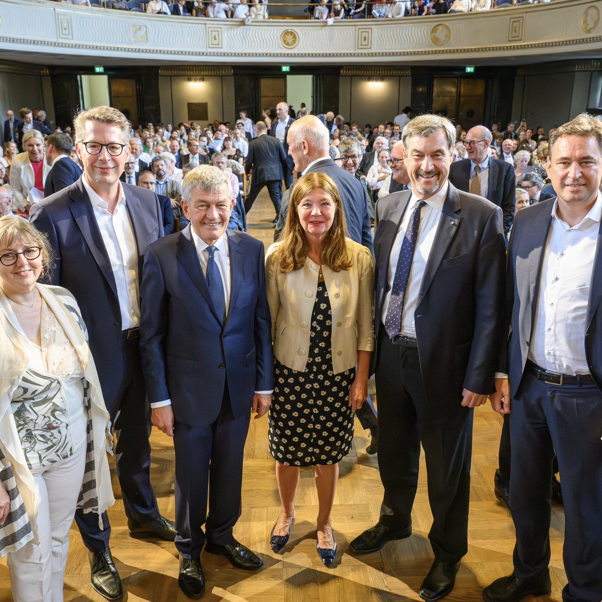 Markus_Soeder's tweet image. Was für eine Ära: 23 Jahre lang war Bernd Huber Präsident des Wissenschafts-Flaggschiffs @LMU_Muenchen. Prof. Huber ist eine der prägendsten Figuren der Wissenschaft. Mit Ruhe, Tiefe und Klarheit hat er die #LMU zur Exzellenz-Universität gemacht und den Wissenschaftsstandort
