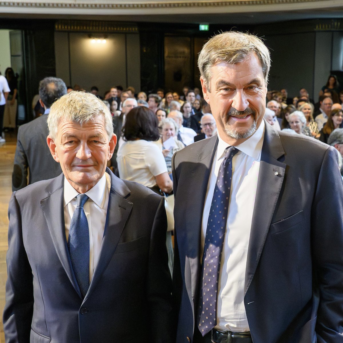 Markus_Soeder's tweet image. Was für eine Ära: 23 Jahre lang war Bernd Huber Präsident des Wissenschafts-Flaggschiffs @LMU_Muenchen. Prof. Huber ist eine der prägendsten Figuren der Wissenschaft. Mit Ruhe, Tiefe und Klarheit hat er die #LMU zur Exzellenz-Universität gemacht und den Wissenschaftsstandort