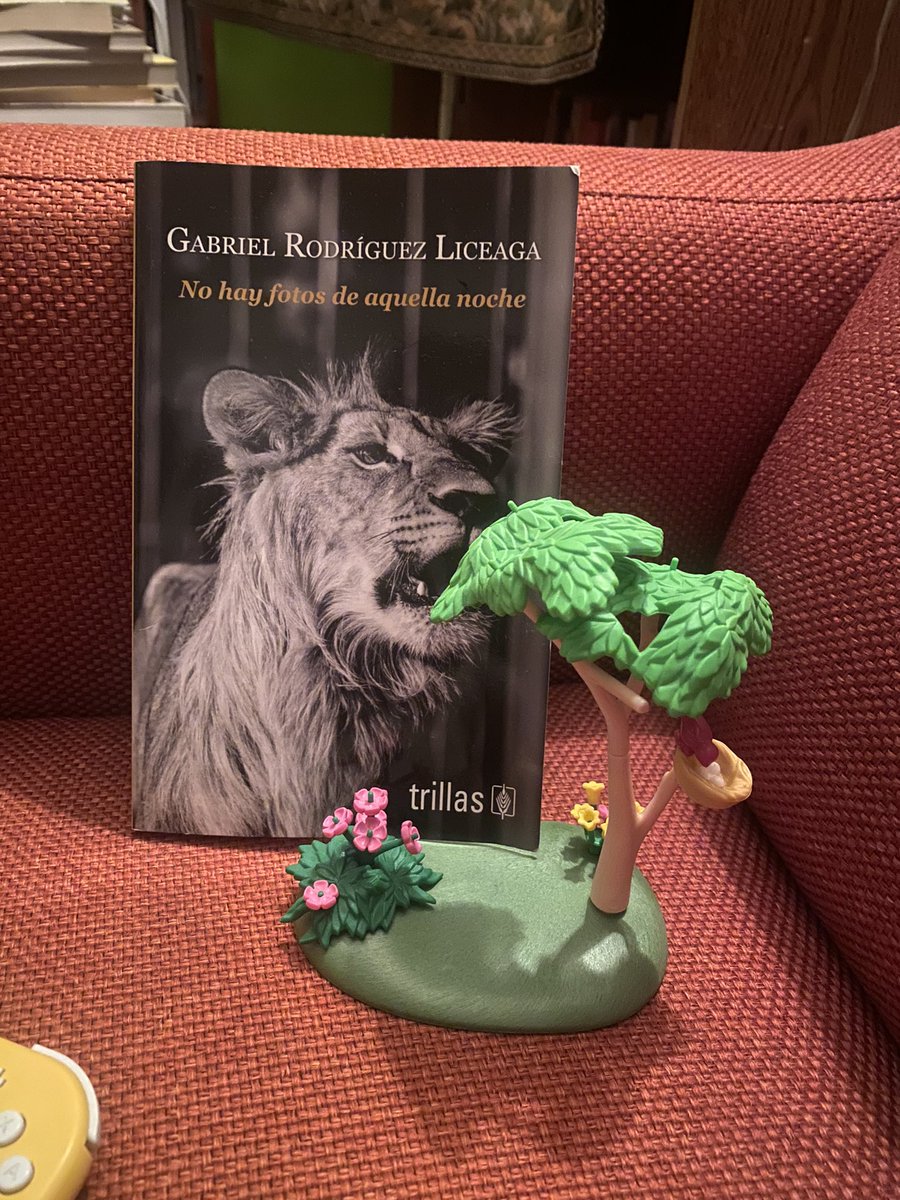 Mi último libro de cuentos está buscando lectoras y lectores. ¿Jalas? 

amazon.com.mx/Libro-fotos-aq…