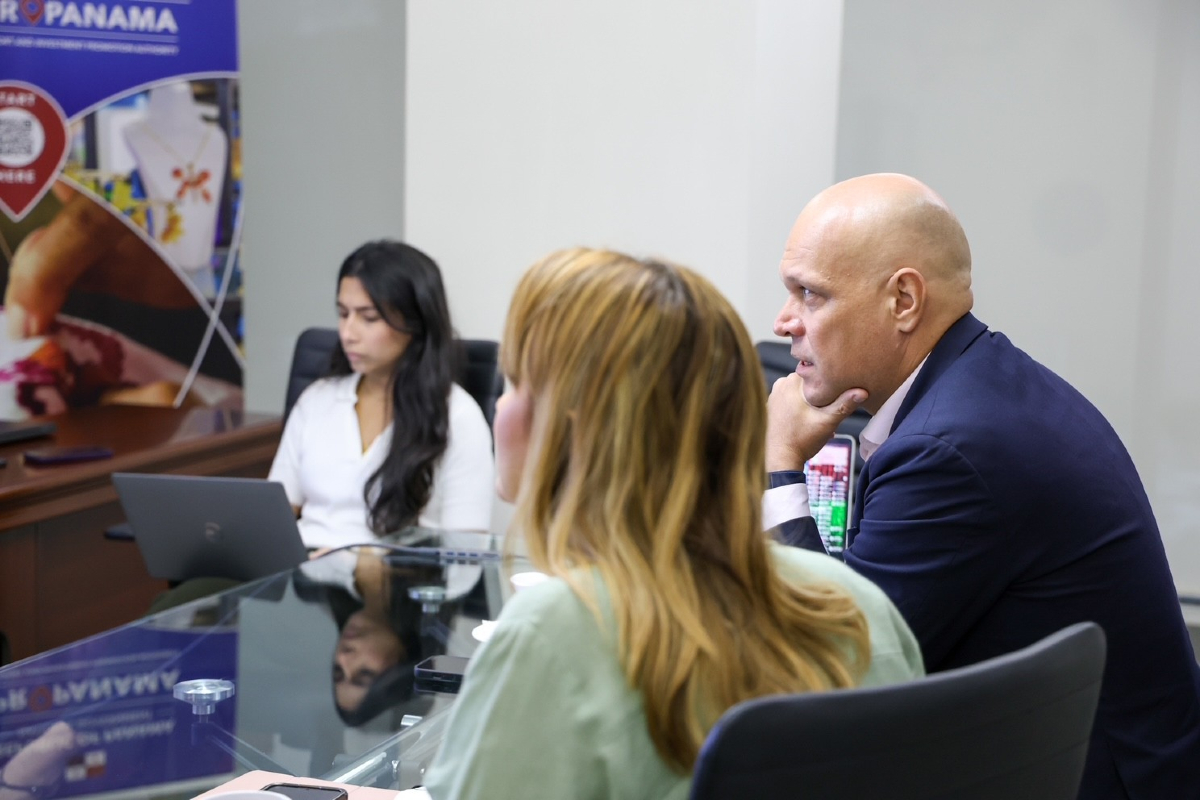 Junto a la Cámara de Comercio Franco-Panameña, seguimos avanzando en la organización de la Semana de 🇫🇷 2025, evento multisectorial de inversión que abordará temas como innovación, negocios, desarrollo sostenible, ciudades inteligentes y economía azul (canal, puertos y océanos).