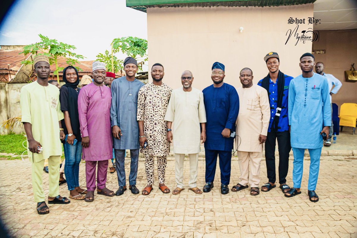 Beautiful moments with our fatherly Vice-Chancellor and University Emeritus Professors. 🥰🤩