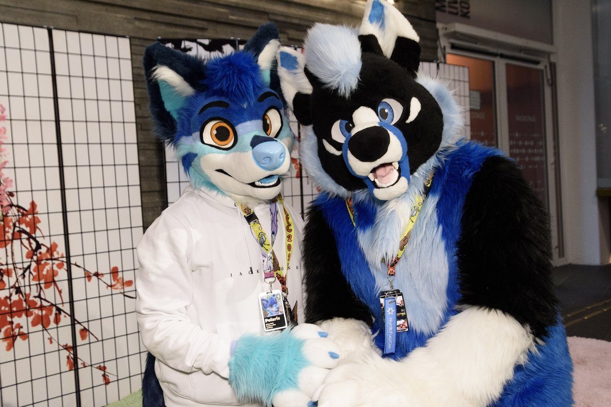 cuddle your friends! :3

🐺 <a href="/Ludra_/">Ludra</a> 
📸 <a href="/WachWuffel/">Wachhund Skytower</a> 

#FursuitFriday