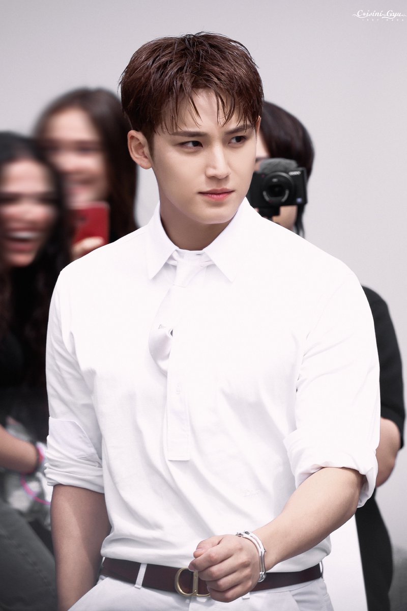 Coisini_Gyu0406's tweet photo. 20250627 DIOR 퇴근

HD4P

😘

#세븐틴 #SEVENTEEN
#민규 #MINGYU #ミンギュ
#MINGYUxDiorSummer26 #DiorSummer26 
@dior @pledis_17 https://t.co/ZHJAlT6HyE