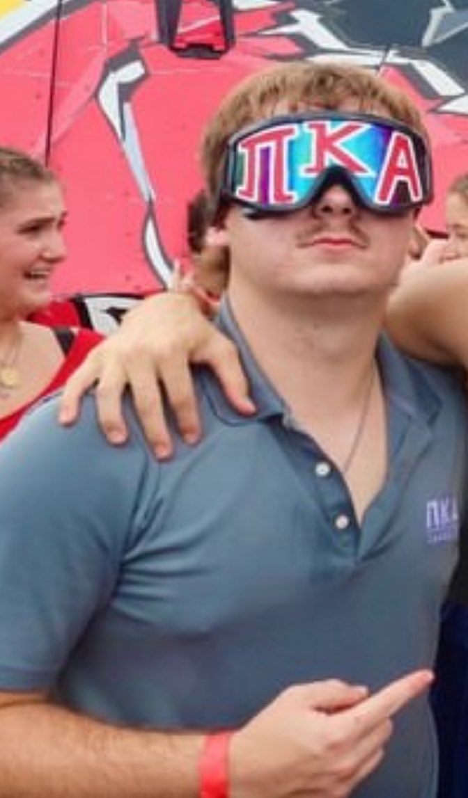 archibaldmagnum's tweet image. You walk into the #PIKE house on bid day and see these two, which one is the pledgemaster??
#lank