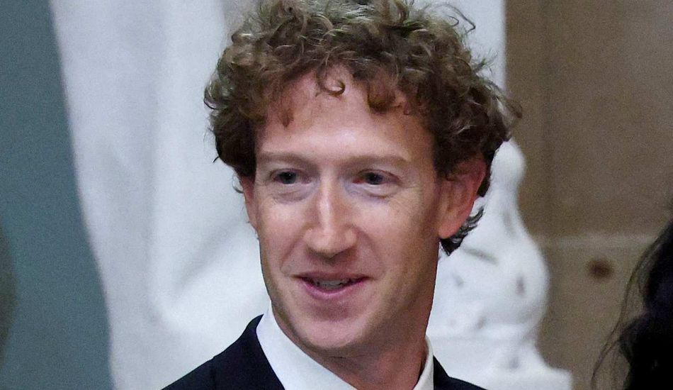 TechDropsNetFR's tweet image. Meta envisagerait d&apos;acquérir PlayAI, une startup de clonage vocal, afin d&apos;améliorer ses offres d&apos;IA et potentiellement de déployer des fonctionnalités vocales plus réalistes dans ses produits. #actualités  #IA #ClonageVocal #Meta #PlayAI
Link: fr.techdrops.net/post/meta-en-p…