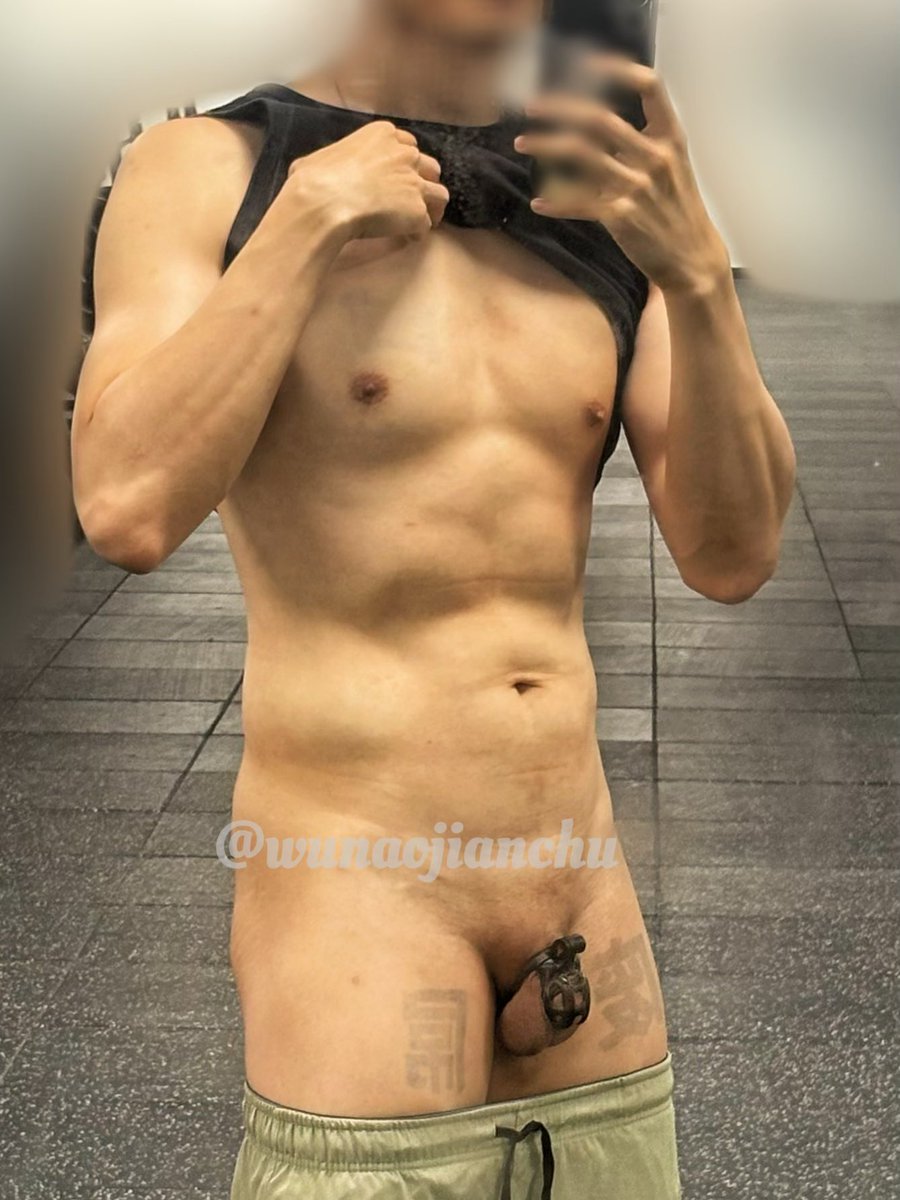 镜子脏得像身上被泄满了精液。
（真的就好了🤪）