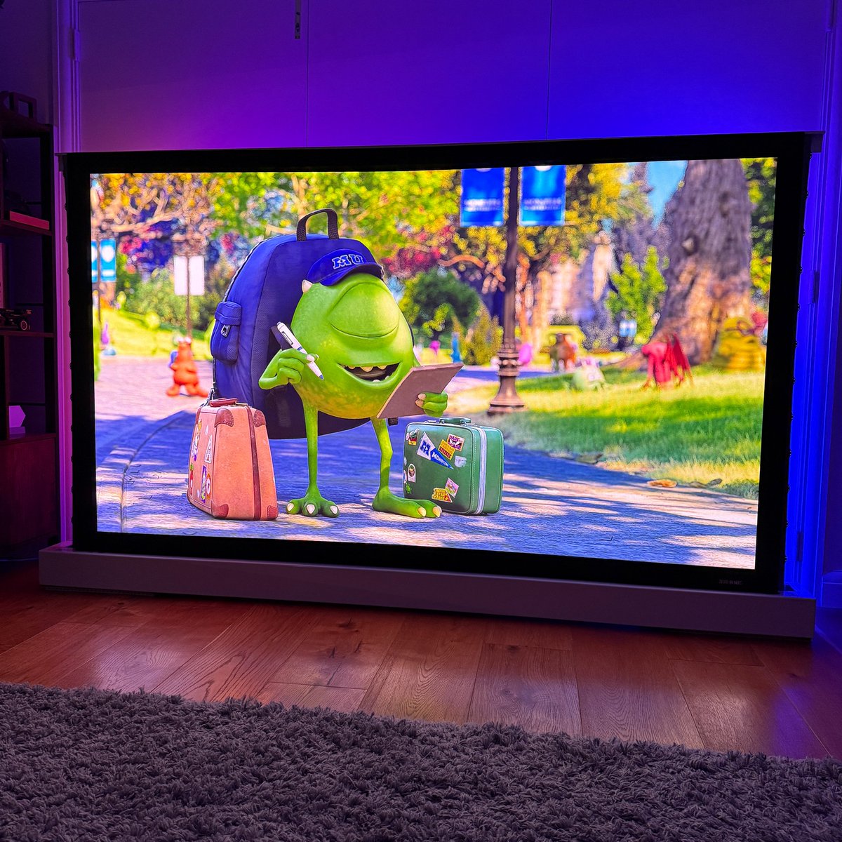 XGIMI Horizon S Max - seriously an awesome 4K Projector 
Check out my full review 👇 
youtu.be/qjS4X32_z7g