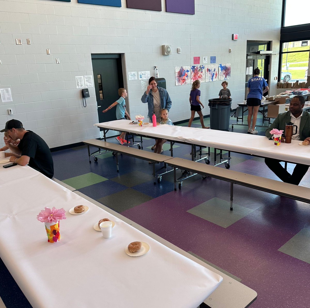🥐✨ Pastries with Parents made for a sweet morning at Stratford All Star Kids! Parents + kids shared breakfast, student-made centerpieces stole the show, and our amazing Site Directors made it all happen.