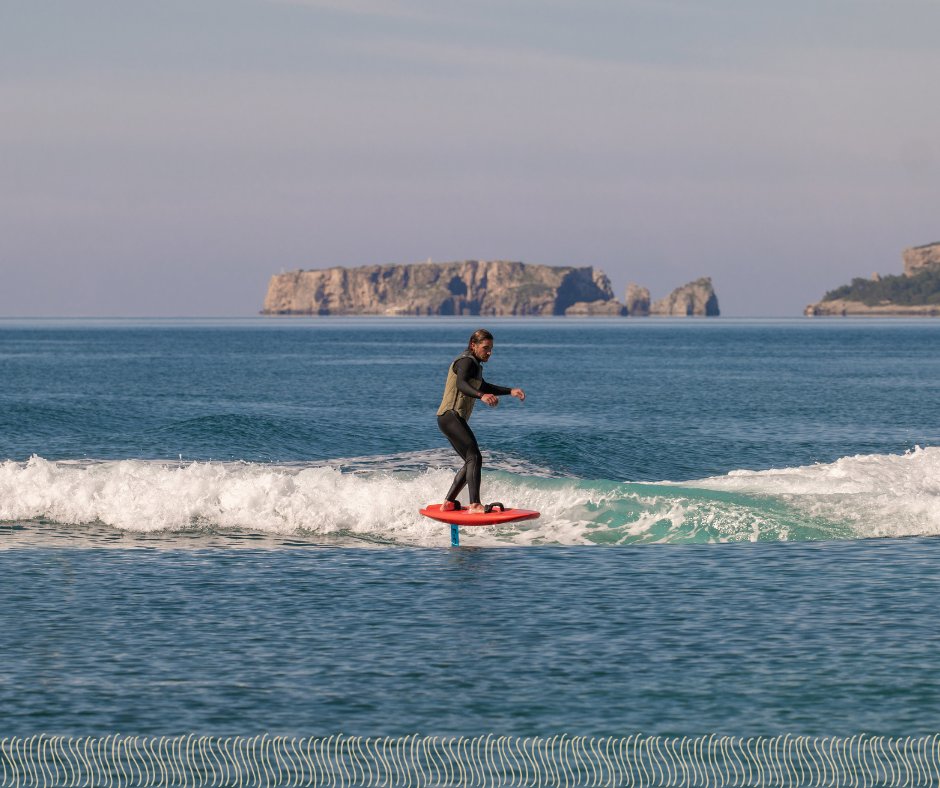 costanavarino's tweet image. At Costa Navarino, the sea gently guides the rhythm of the day. Whether stirred by the breeze or moving through calm waters, each moment on the Ionian becomes a memorable experience.
#CostaNavarino #BePartOfOurStory #NavarinoMoments #MessinianAuthenticity #Messinia #Peloponnese