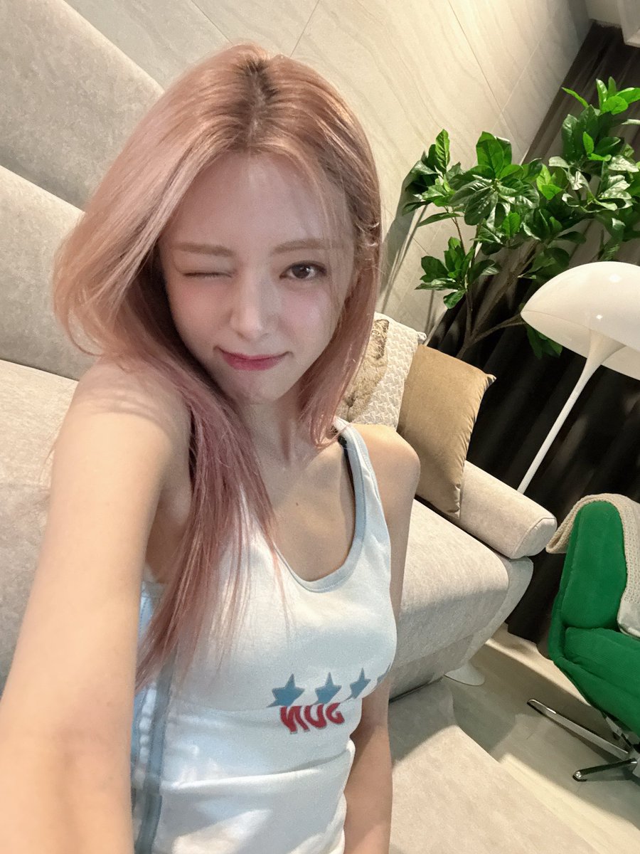 uryunav's tweet photo. Mari tidur! Otsukaresamaaaa https://t.co/uhBGsuJrU2